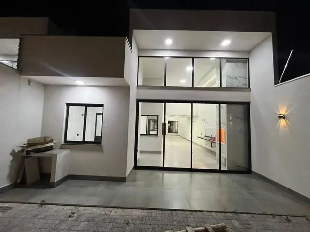 Imagem 9: Casa À Venda no Jardim Verônica com Suíte Master e Piscina de Luxo em Maringá