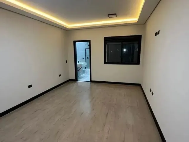 Imagem 7: Casa À Venda no Jardim Verônica com Suíte Master e Piscina de Luxo em Maringá