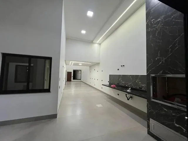 Imagem 12: Casa À Venda no Jardim Verônica com Suíte Master e Piscina de Luxo em Maringá