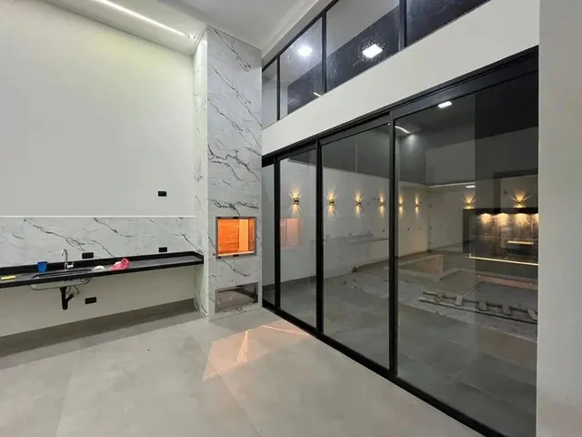 Imagem 4: Casa À Venda no Jardim Verônica com Suíte Master e Piscina de Luxo em Maringá
