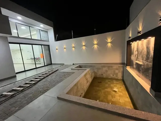 Imagem 6: Casa À Venda no Jardim Verônica com Suíte Master e Piscina de Luxo em Maringá