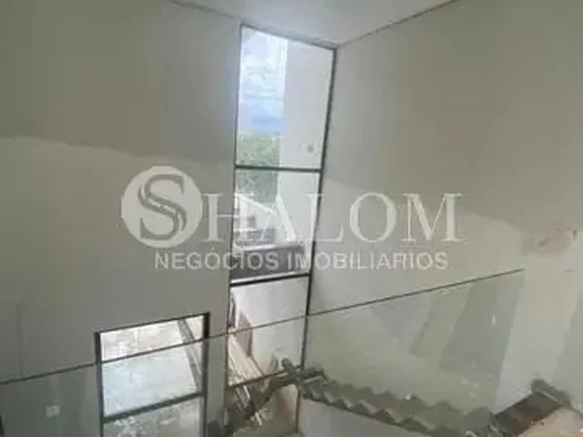 Imagem 2: Sobrado À Venda em Maringá, Jardim Tóquio, com 3 Quartos, com 180 M²