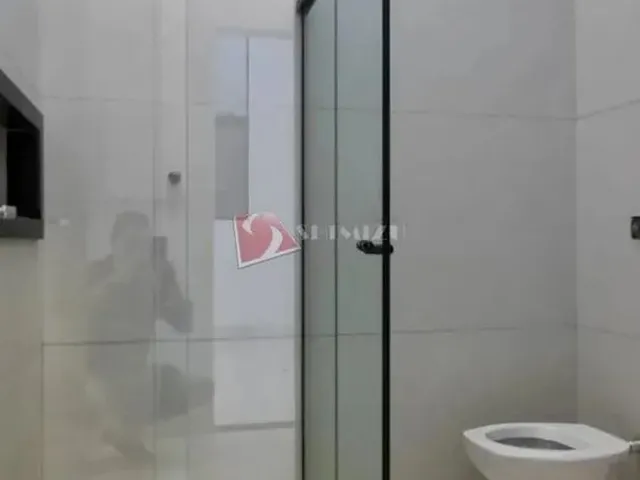 Imagem 3: Casa À Venda em Maringá, Parque Industrial 200, com 3 Quartos, com 180 M²