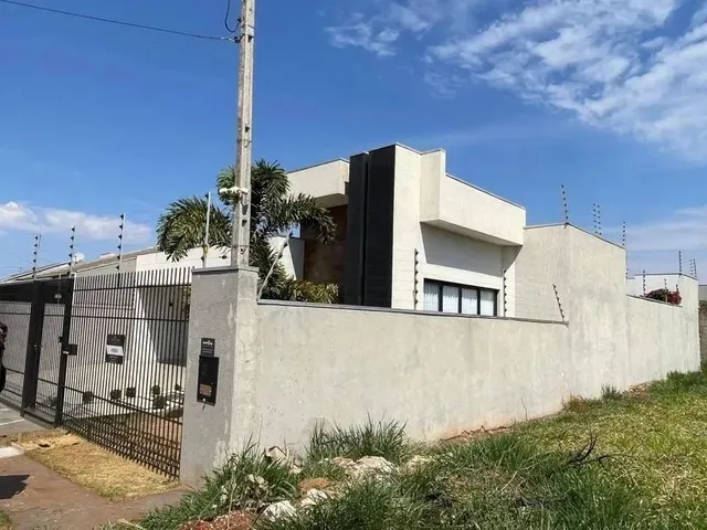Imagem: Casa Nova e Moderna com Terreno Grande