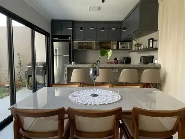 Imagem 2: Casa Nova e Moderna com Terreno Grande