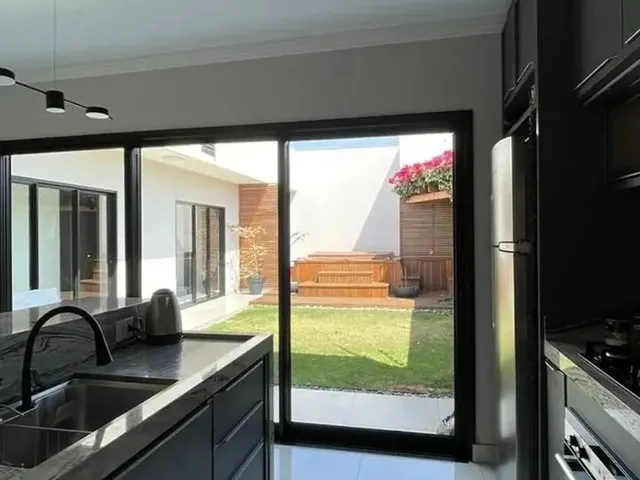 Imagem 5: Casa Nova e Moderna com Terreno Grande