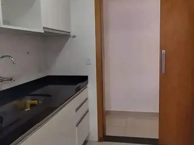 Imagem 4: Apartamento À Venda em Maringá com 2 Quartos, Suíte e Sacada no Novo Centro