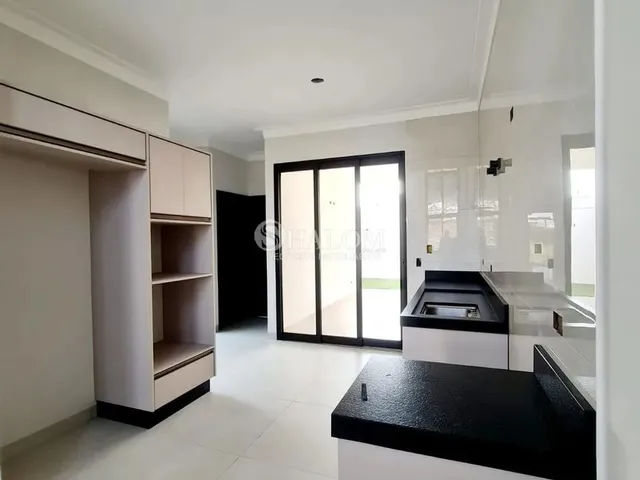 Imagem 4: Casa À Venda em Maringá, Jardim Espanha, com 3 Quartos, com 125 M²