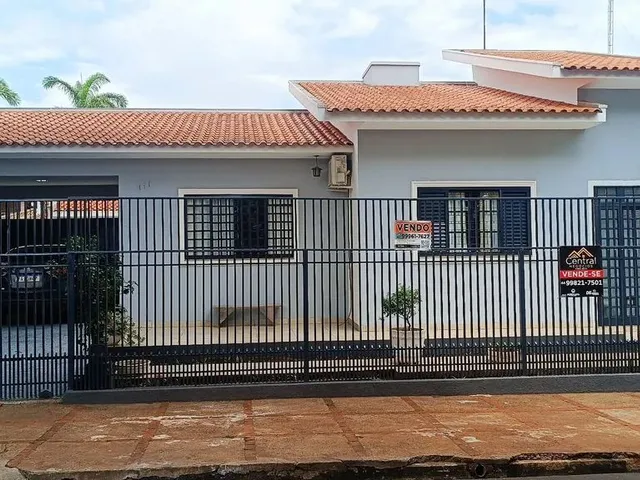 Imagem: Casa Grande em Local Nobre