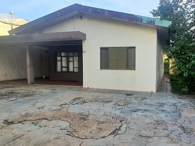 Imagem: A casa possui 5 Dormitórios, 4 Banheiros, 5 Vagas na