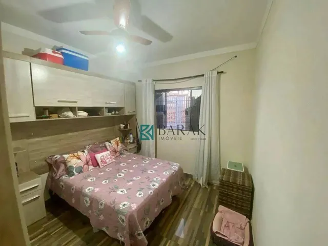 Imagem: A casa possui 3 Dormitórios, 1 Suíte, 2 Banheiros, 2