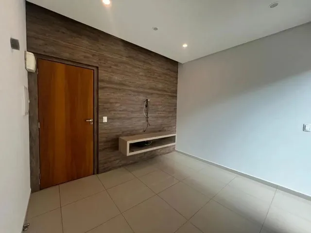 Imagem 2: Sobrado À Venda em Maringá, Zona 28, com 3 Quartos, com 193.47 M²