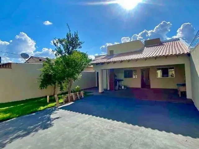 Imagem: Linda Casa com Quintal Grande no Jardim