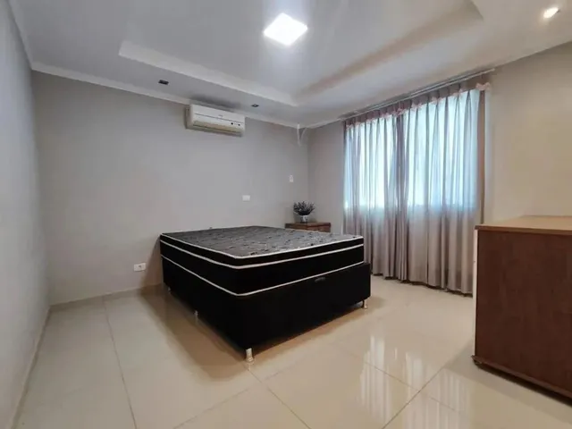 Imagem 9: Casa À Venda em Maringá, Conjunto Habitacional Lea Leal, com 3 Quartos, com 276.08 M²