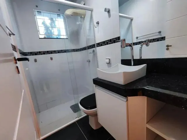 Imagem 13: Casa À Venda em Maringá, Conjunto Habitacional Lea Leal, com 3 Quartos, com 276.08 M²