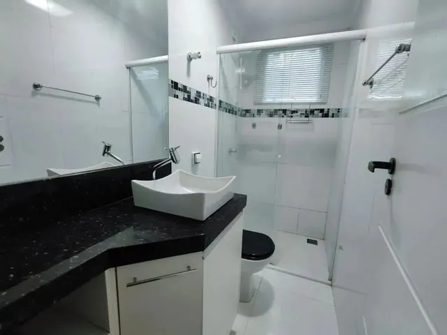 Imagem 8: Casa À Venda em Maringá, Conjunto Habitacional Lea Leal, com 3 Quartos, com 276.08 M²