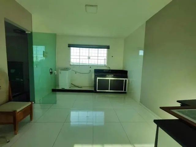 Imagem 2: Casa À Venda em Maringá, Conjunto Habitacional Lea Leal, com 3 Quartos, com 276.08 M²