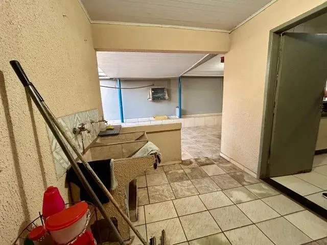 Imagem 7: Casa em Terreno Inteiro com Dependência no Fundo Parque Avenida