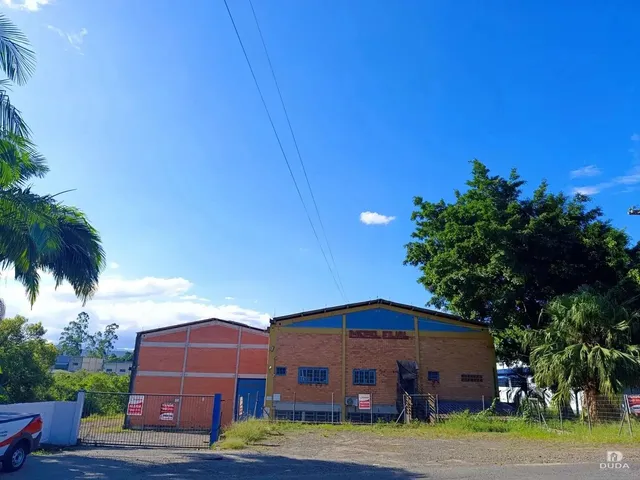 Imagem: Amplo Pavilhão no Distrito Industrial