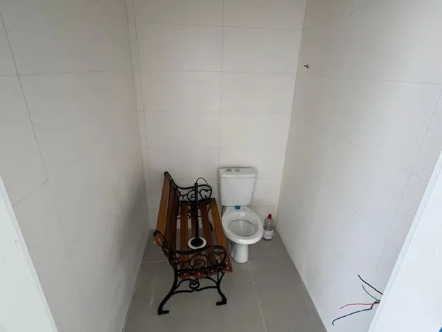 Imagem 3: Sala Comercial no Centro de Tijucas, 223M², 2 Banheiros para Alugar