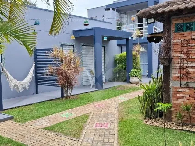 Imagem: Quatro Casas em Condomínio À Venda no
