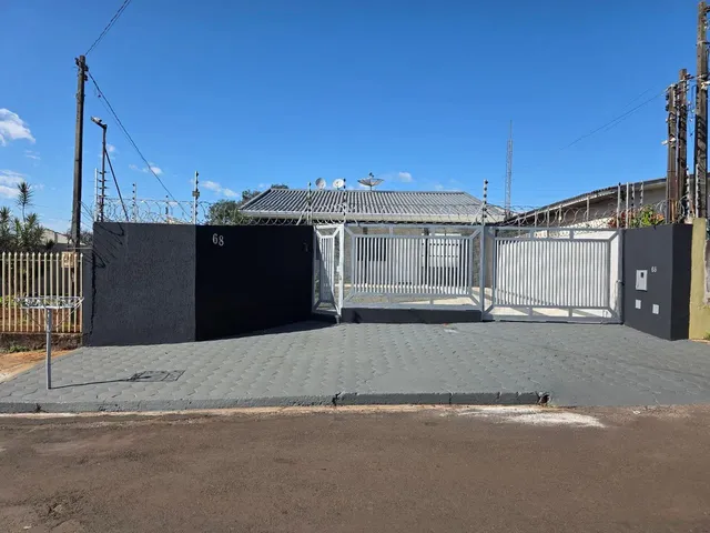 Imagem: A casa possui 3 Dormitórios, 2 Suítes, 3 Banheiros, 5