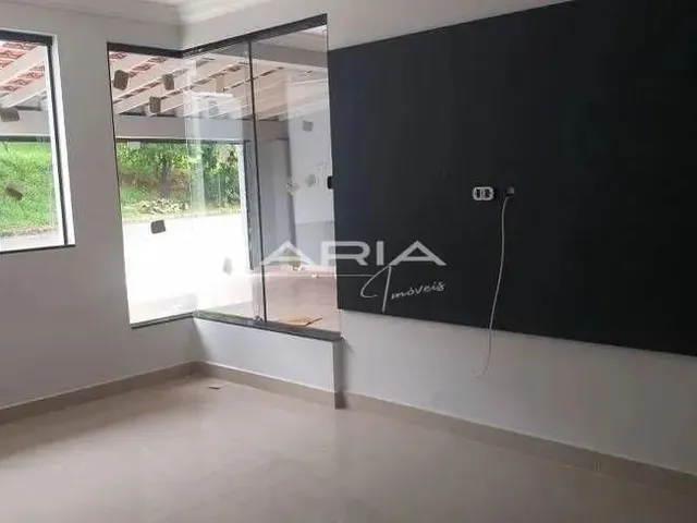 Imagem: A casa possui 5 Dormitórios, 4 Suítes, 5 Banheiros, 5