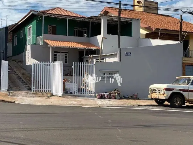 Imagem: Casa com 4 Quartos À Venda, 303 M² por