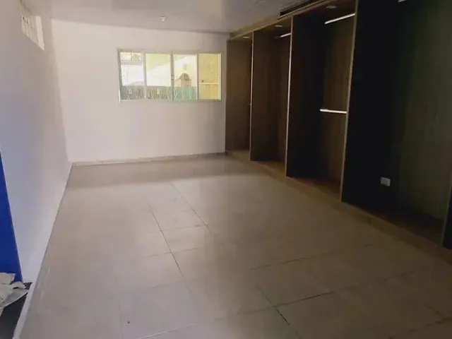 Imagem 2: Casa com 3 Quartos para Venda Próxima da Av. Arthur Thomas