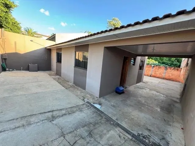 Imagem: A casa possui 2 Dormitórios, 1 Banheiro, 3 Vagas na