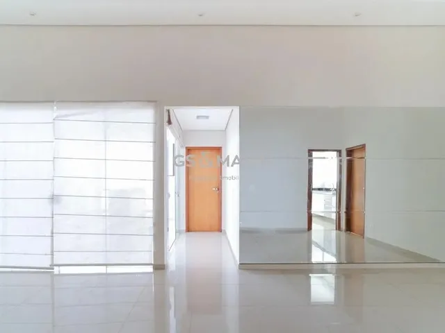 Imagem 15: Casa À Venda em Londrina, Royal Forest, com 3 Quartos, com 200 M², Condomínio Royal