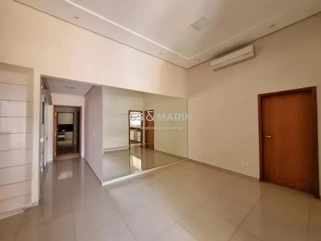 Imagem 12: Casa À Venda em Londrina, Royal Forest, com 3 Quartos, com 200 M², Condomínio Royal