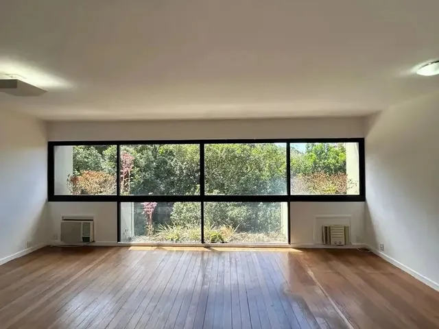 Imagem: Sala, Banheiro, 4 Quartos (Sendo 1 Suíte