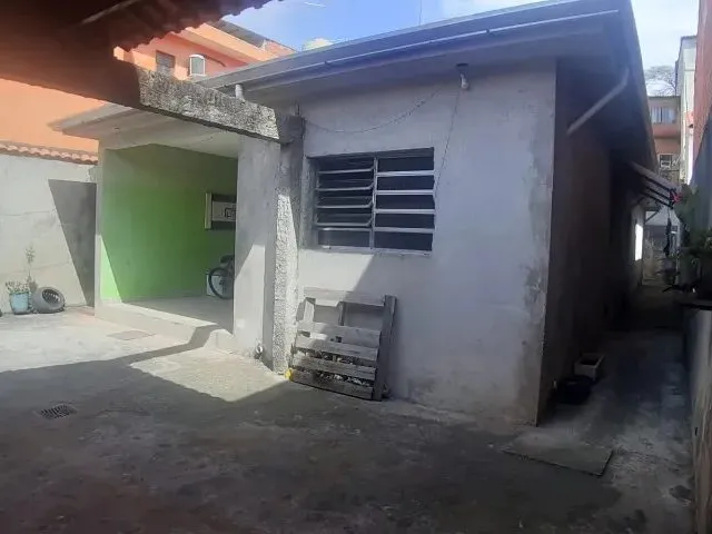 Imagem: A casa possui 3 Dormitórios, 2 Banheiros, 2 Vagas na