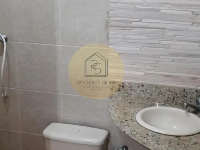 Imagem 2: Imóvel para Aluguel Possui 250 Metros Quadrados com 4 Quartos em Glória - Macaé - Rj
