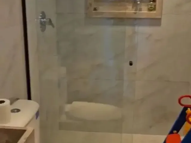 Imagem: A casa possui 4 Dormitórios, 3 Suítes, 2 Banheiros, 4