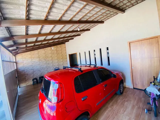 Imagem: A casa possui 2 Dormitórios, 1 Suíte, 2 Banheiros, 2