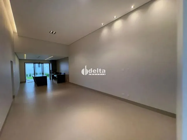 Imagem: Casa Residencial com 3 Suítes Disponível