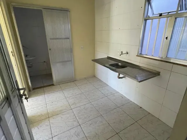 Imagem: Kitnet com 2 Quartos, Cozinha e Banheiro