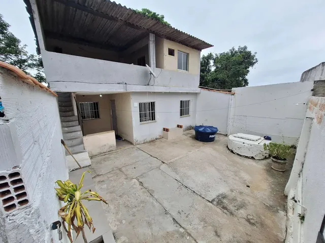 Imagem: A casa possui 3 Dormitórios, 2 Banheiros e está