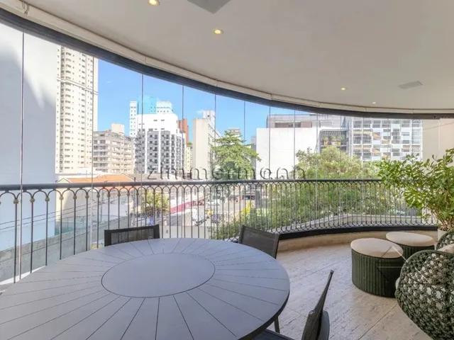 Imagem: O apartamento possui 4 Dormitórios, 4 Suítes, 5