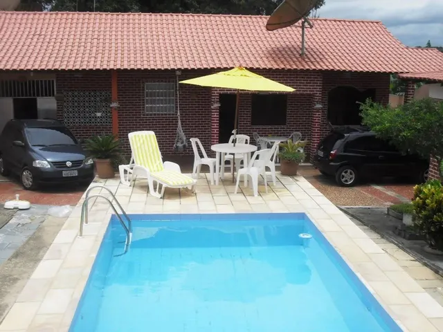 Imagem: A casa possui 3 Dormitórios, 2 Banheiros, Acomodam 10