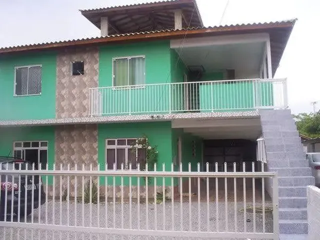 Imagem: Praia da Pinheira/Guarda do Embau- Temporada