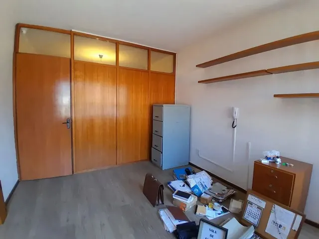 Imagem 9: Sala Comercial com Aproximadamente 38M², Um Banheiro Social, Localizado no Centro Da