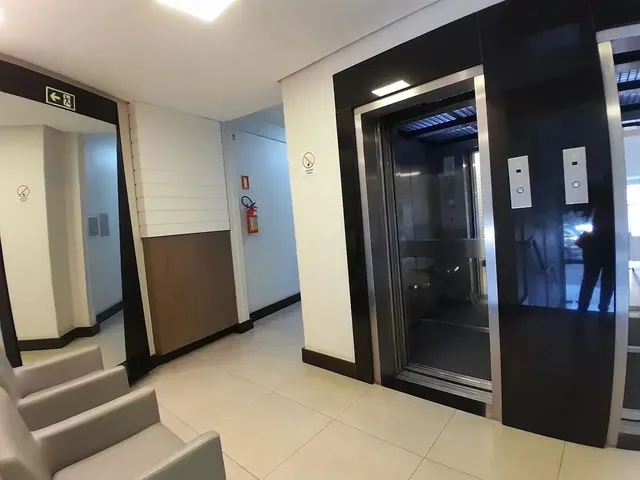 Imagem 10: Sala Comercial com Aproximadamente 38M², Um Banheiro Social, Localizado no Centro Da