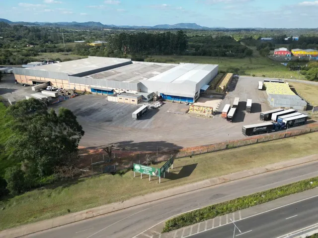 Imagem 1: Pavilhão com 4.200M² e 4 Docas para Locação em Gravataí/ Rs