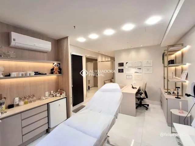 Imagem 1: Sala Comercial Mobiliada, Andar Alto com Vaga Coberta no Max Plaza