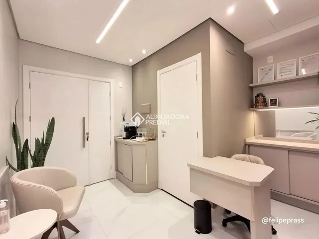 Imagem 12: Sala Comercial Mobiliada, Andar Alto com Vaga Coberta no Max Plaza