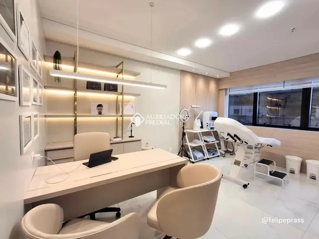 Imagem 5: Sala Comercial Mobiliada, Andar Alto com Vaga Coberta no Max Plaza