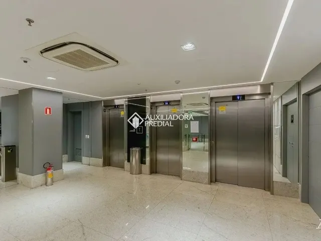 Imagem 13: Sala Comercial Mobiliada, Andar Alto com Vaga Coberta no Max Plaza